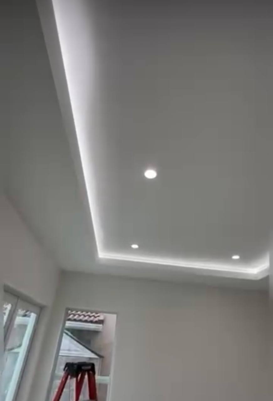Ceiling lighting installation